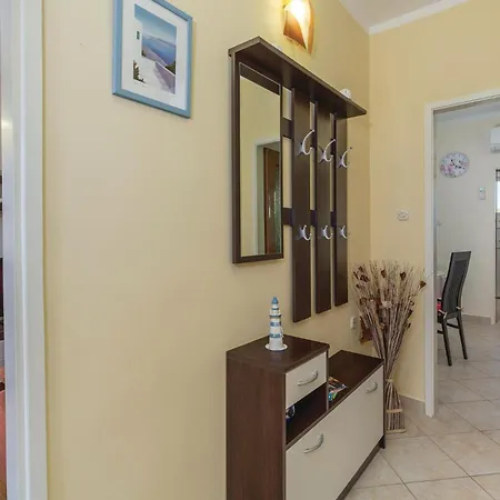 Casa de Férias Lovely In Topid With Kitchen *