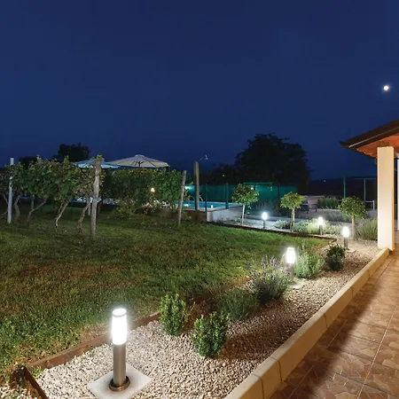 Tatil Evi Lovely In Topid With Kitchen Veligolji