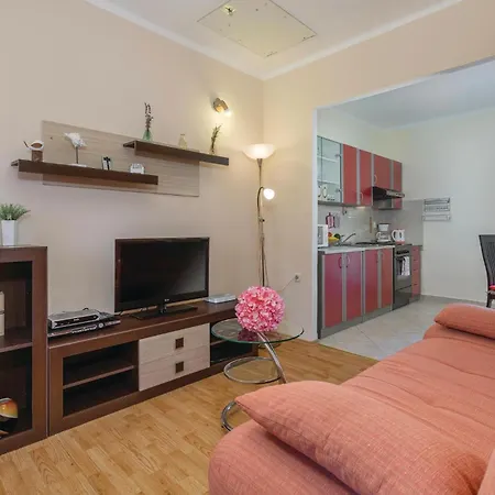Lovely In Topid With Kitchen *